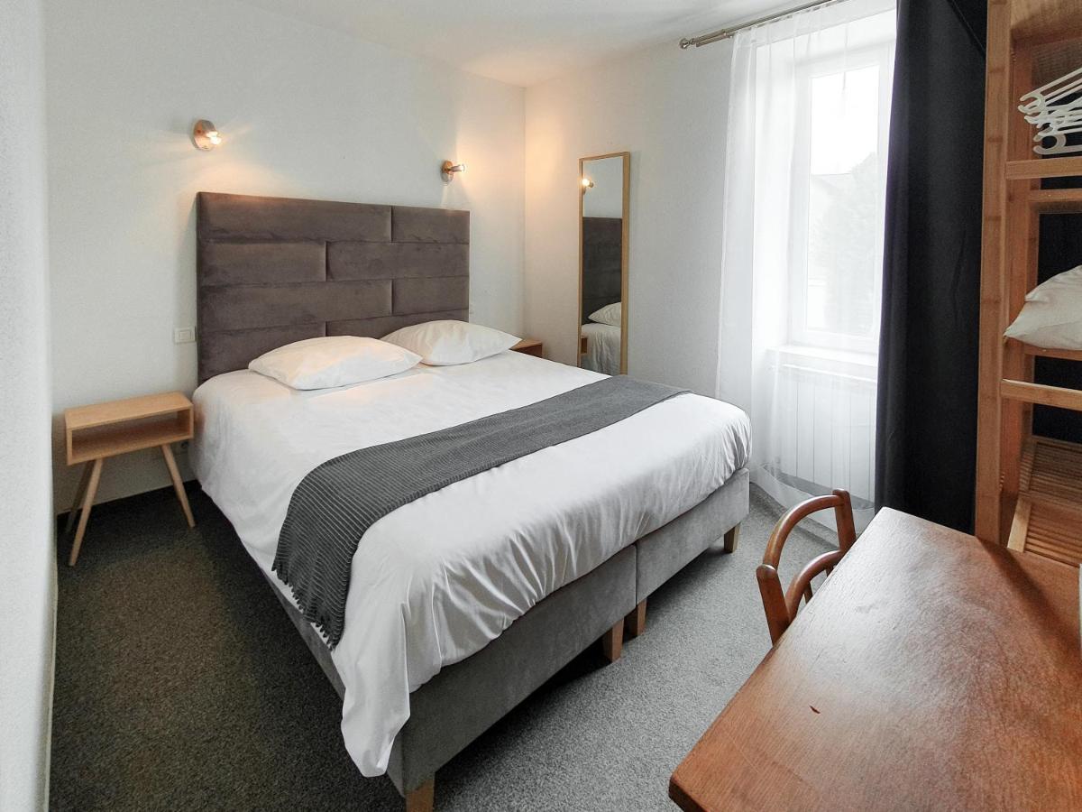 Hotel Les Tilleuls De Pareloup A Salles-Curan Buitenkant foto