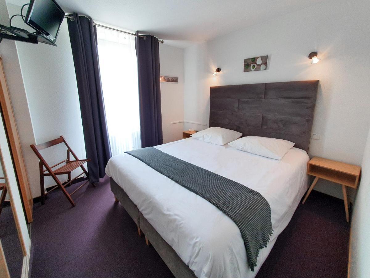 Hotel Les Tilleuls De Pareloup A Salles-Curan Buitenkant foto