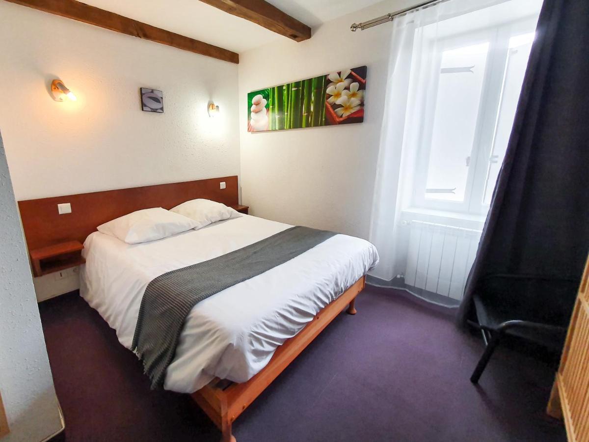 Hotel Les Tilleuls De Pareloup A Salles-Curan Buitenkant foto