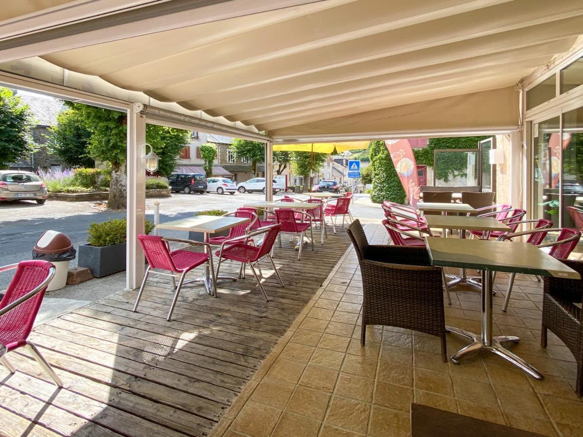 Hotel Les Tilleuls De Pareloup A Salles-Curan Buitenkant foto
