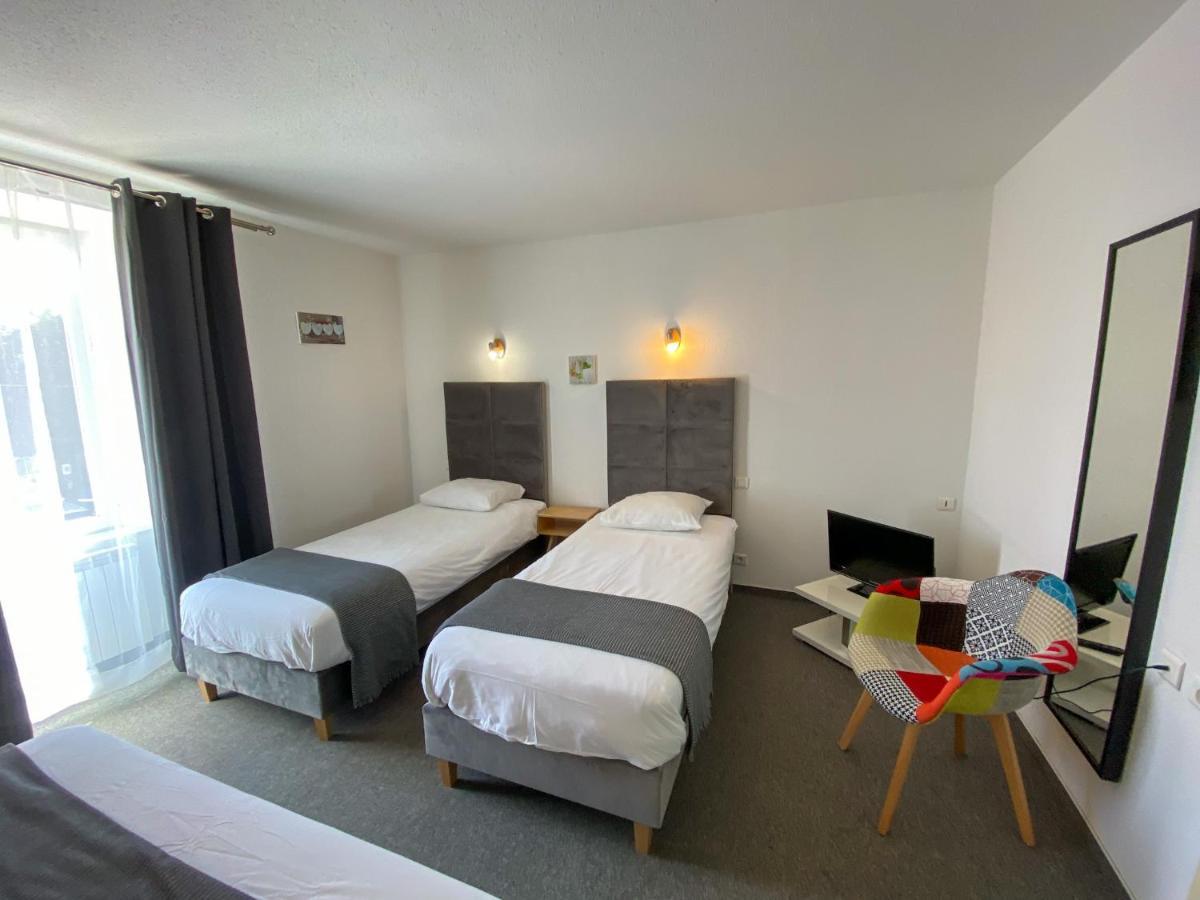 Hotel Les Tilleuls De Pareloup A Salles-Curan Buitenkant foto