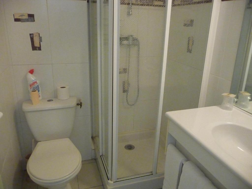 Hotel Les Tilleuls De Pareloup A Salles-Curan Kamer foto