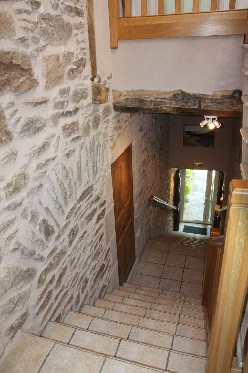 Hotel Les Tilleuls De Pareloup A Salles-Curan Buitenkant foto