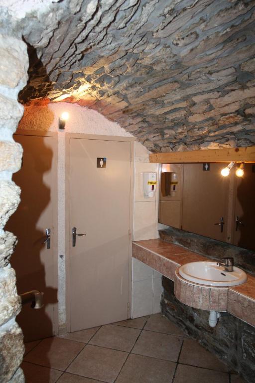 Hotel Les Tilleuls De Pareloup A Salles-Curan Buitenkant foto